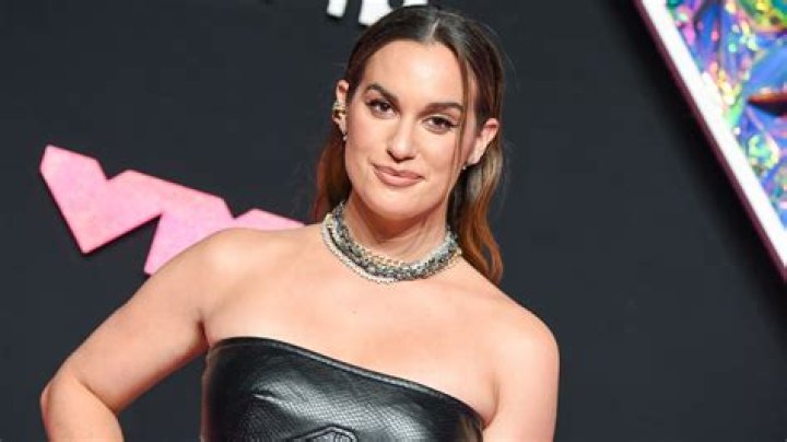 Hire Hannah Berner for a Corporate Event or Performance Booking.