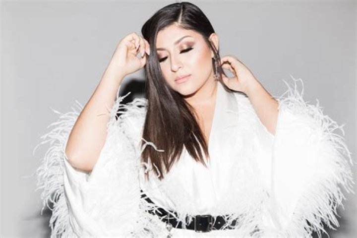 Melanie Pfirrman Went from Being a Jonas Brothers Fan to Having Papa Jonas as Her Manager – Celeb Secrets