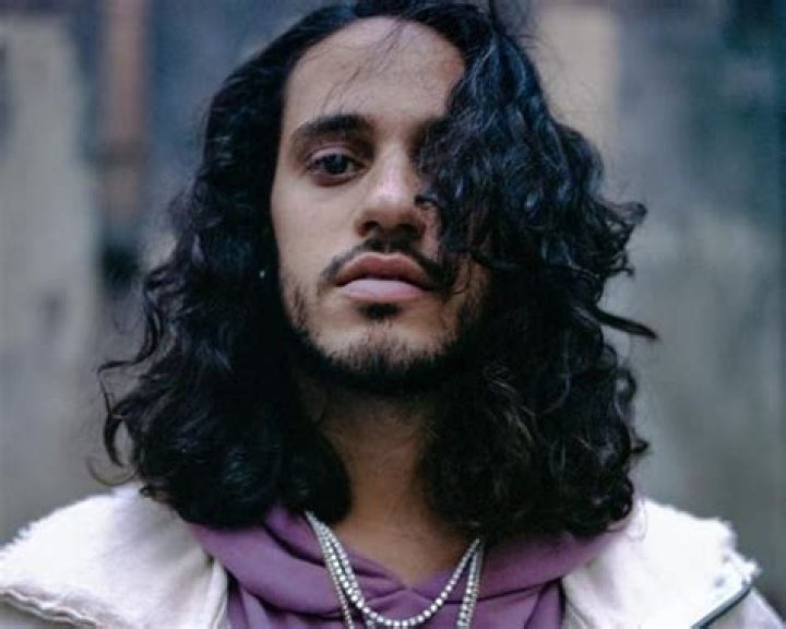 Hire Russ for a Corporate Event or Performance Booking.