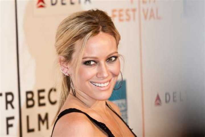 What Makeup Does Hilary Duff Wear?