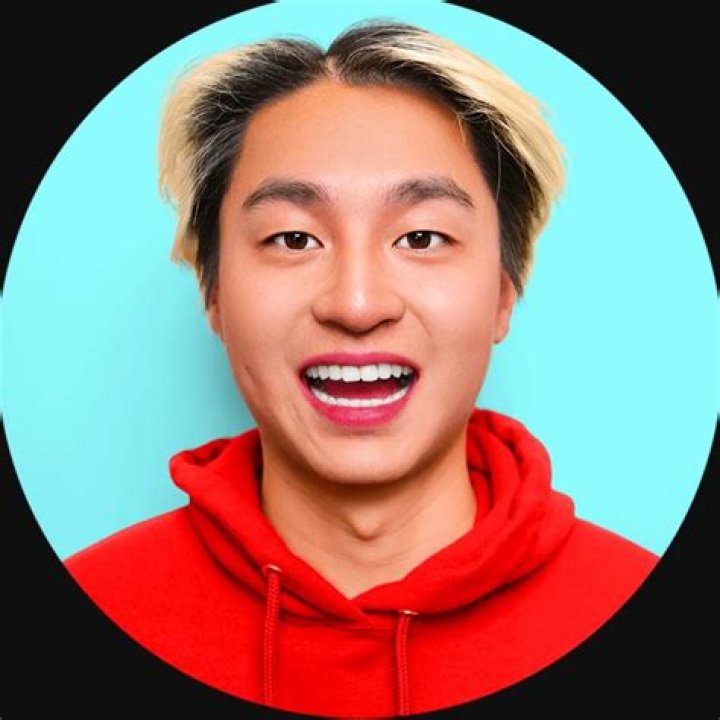 Zhong Height, Weight, Age, Girlfriend, Family